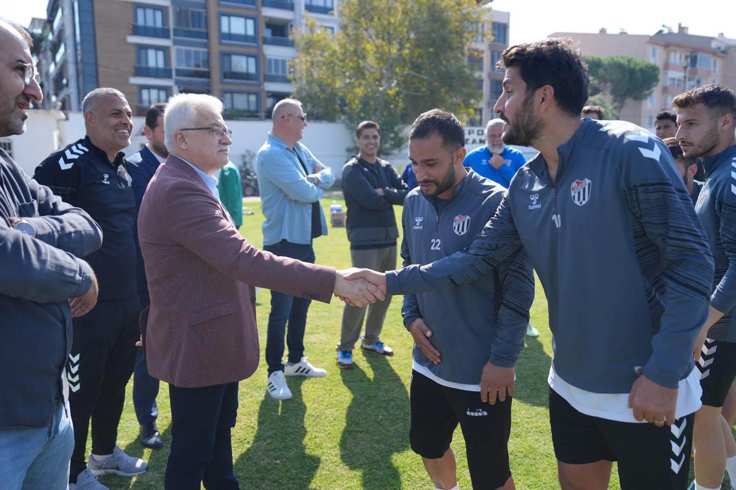 Burhaniye Belediyespor Sezona Kendi Sahasında Başlıyor
