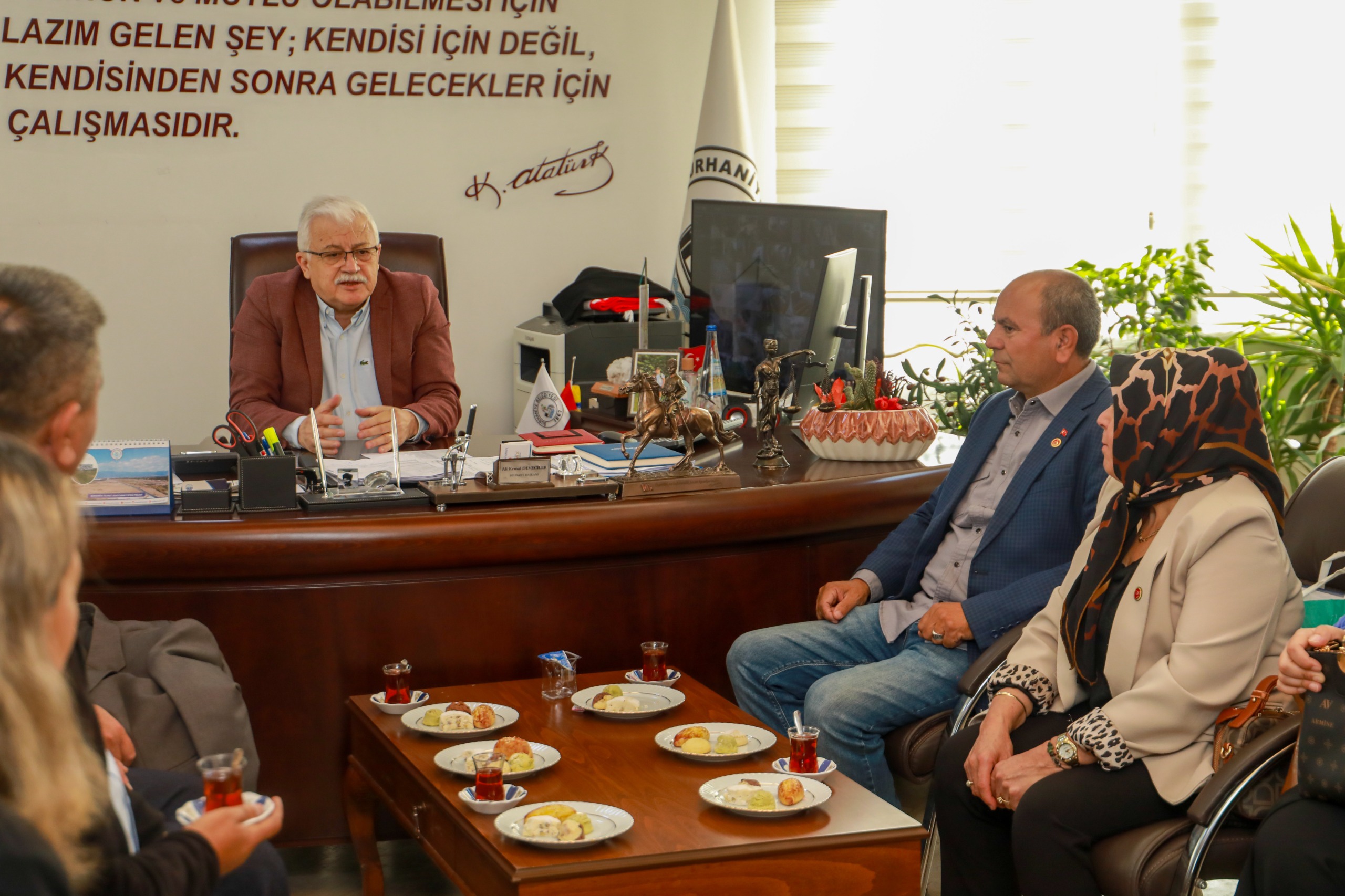 Muhtarlar Günü Öncesi Burhaniye Belediyesi’nde Toplantı Düzenlendi