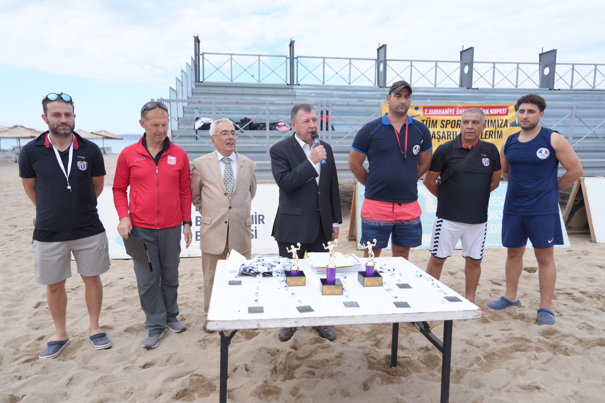 BURHANİYE’DE ÖREN ATATÜRK KUPASI PLAJ VOLEYBOLU TURNUVASI BAŞLADI