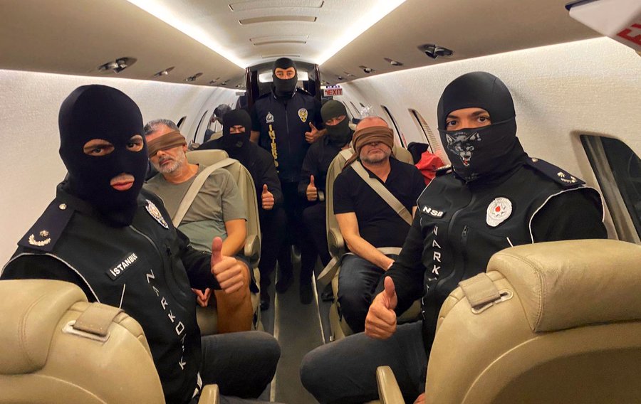 BAE’de yakalanan organize suç şüphelileri Türkiye’ye iade edildi