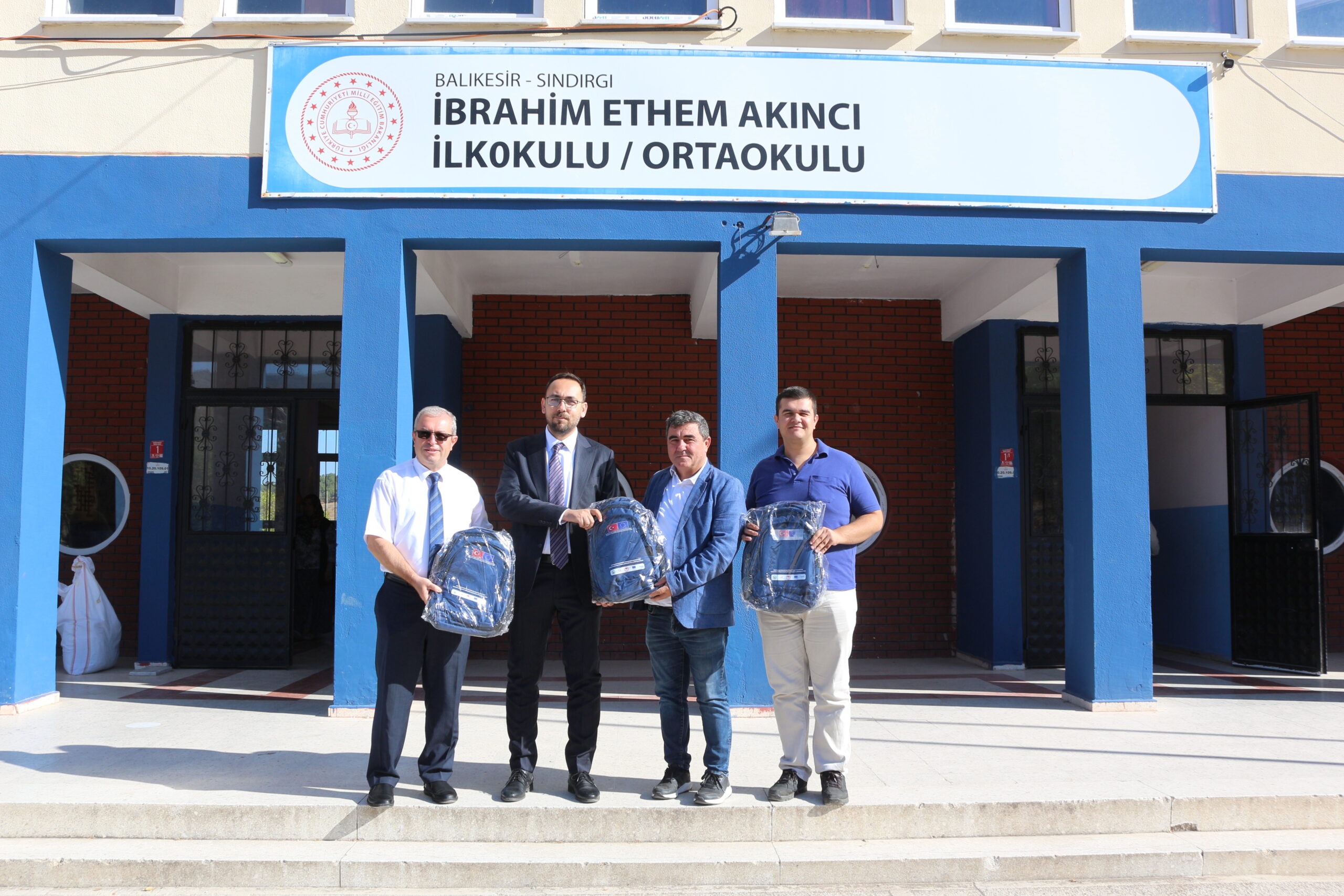 TKDK’dan Sındırgı’daki Öğrencilere Kırtasiye Desteği