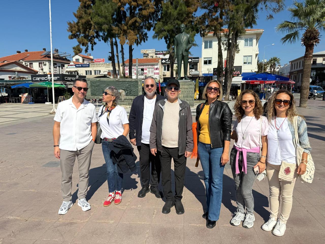 Ünlü Gazeteci ve Yazarlar Ayvalık Turizmini Masaya Yatırdı