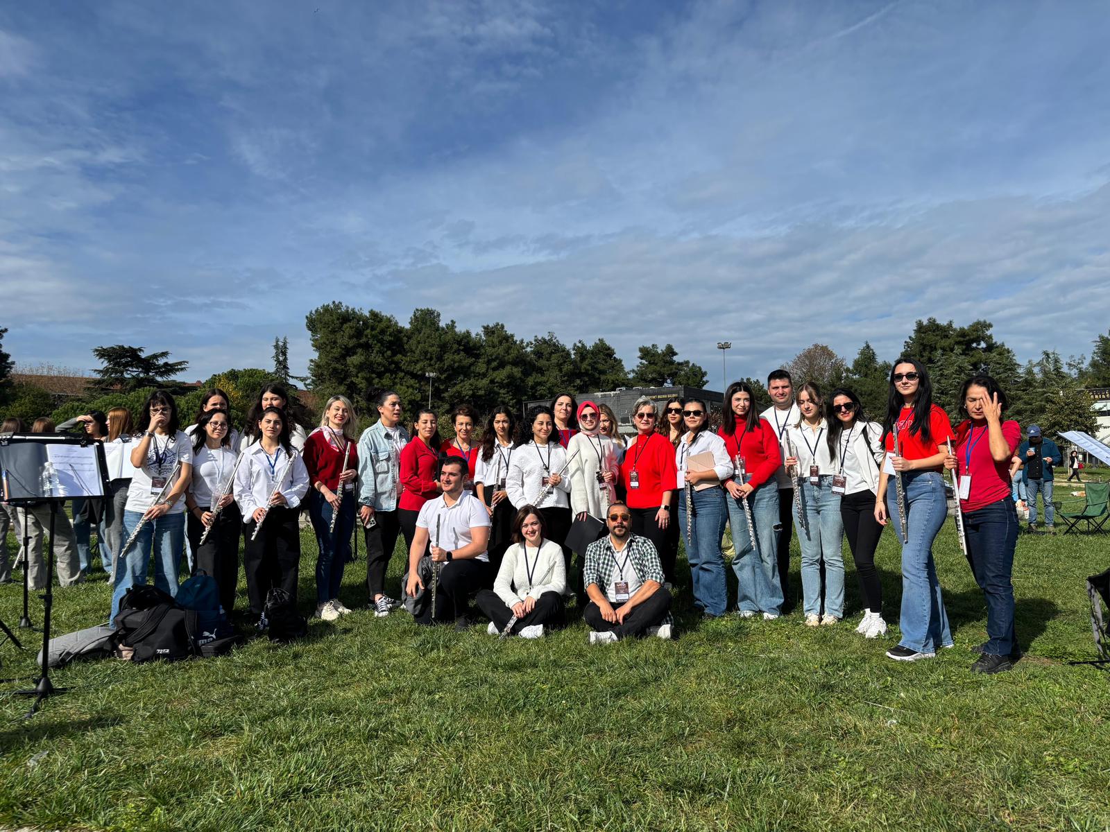 BAÜN Necatibey Eğitim Fakültesi Müzik Öğretmenliği Öğrencileri ve Mezunları Rekor Denemesinde Yer Aldı