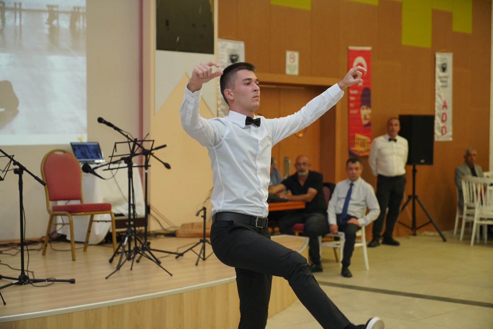 Cumhuriyet’in 102. yılı kapsamında, Ayvalık Atatürkçü Düşünce Derneği’nin ev sahipliğinde düzenlenen buluşma