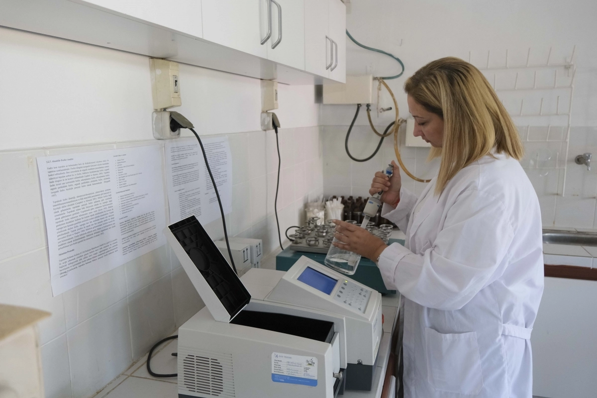 Adana Büyükşehir’den üreticiye analiz hizmeti