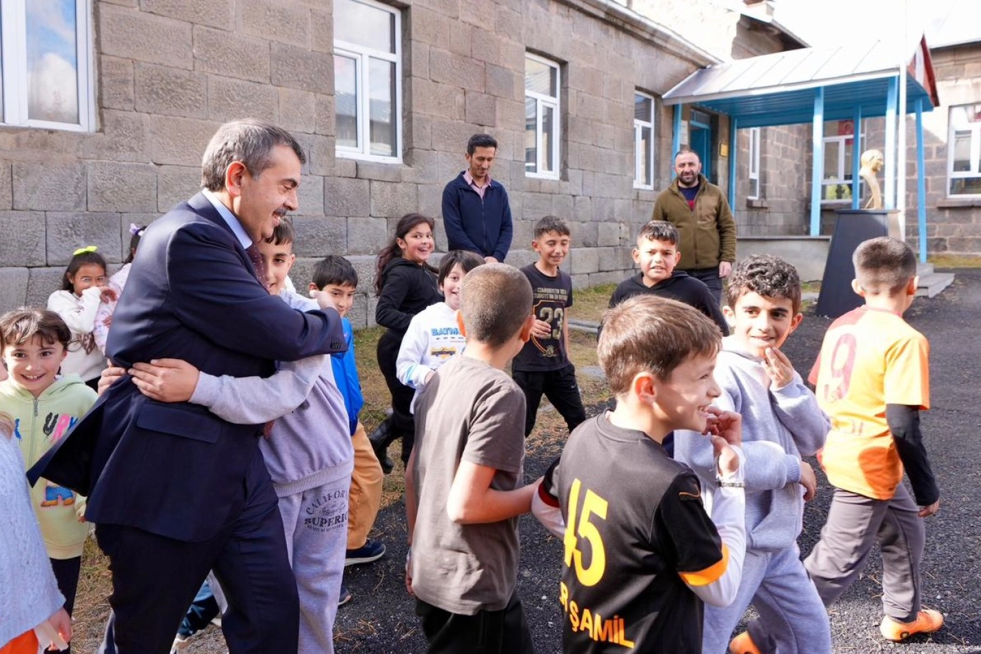 Öğrenciler ara tatile çıktı… Bakan Tekin: Dinlenin, kendinize zaman ayırın