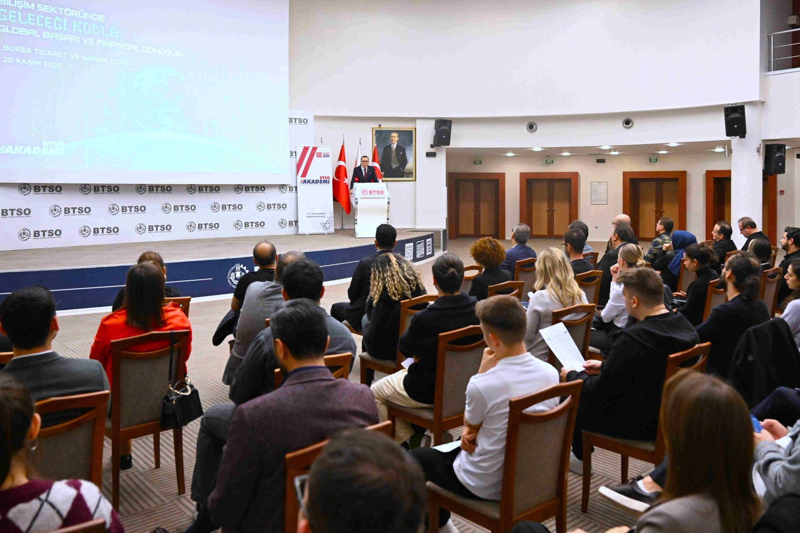 Bilişim sektörü BTSO Akademi’de geleceğin kodlarını yazıyor