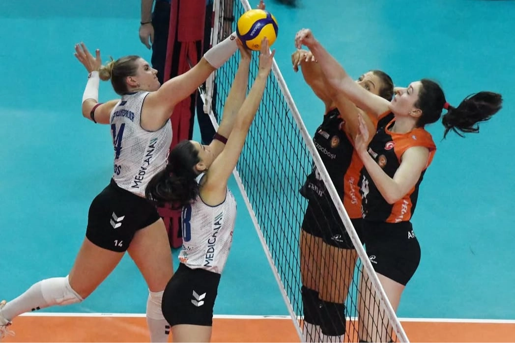 Bursa Nilüferli Sultanlar Eczacıbaşı Dynavit’i 3-1 mağlup etti