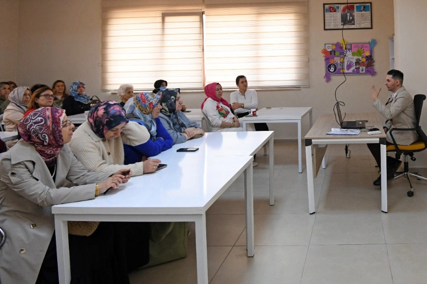 Bursa Osmangazi’de ‘Kadın ve Toplum’ söyleşisi