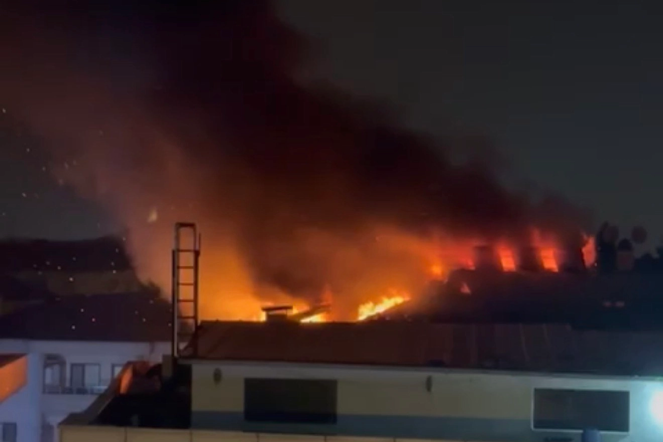 Düzce’de çatı katı yangını panikletti!