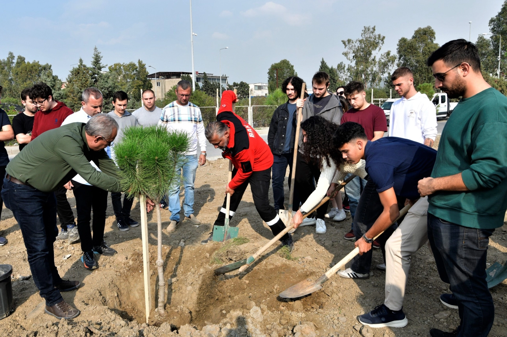 İzmir’de gençlerin eliyle daha yeşil Bornova