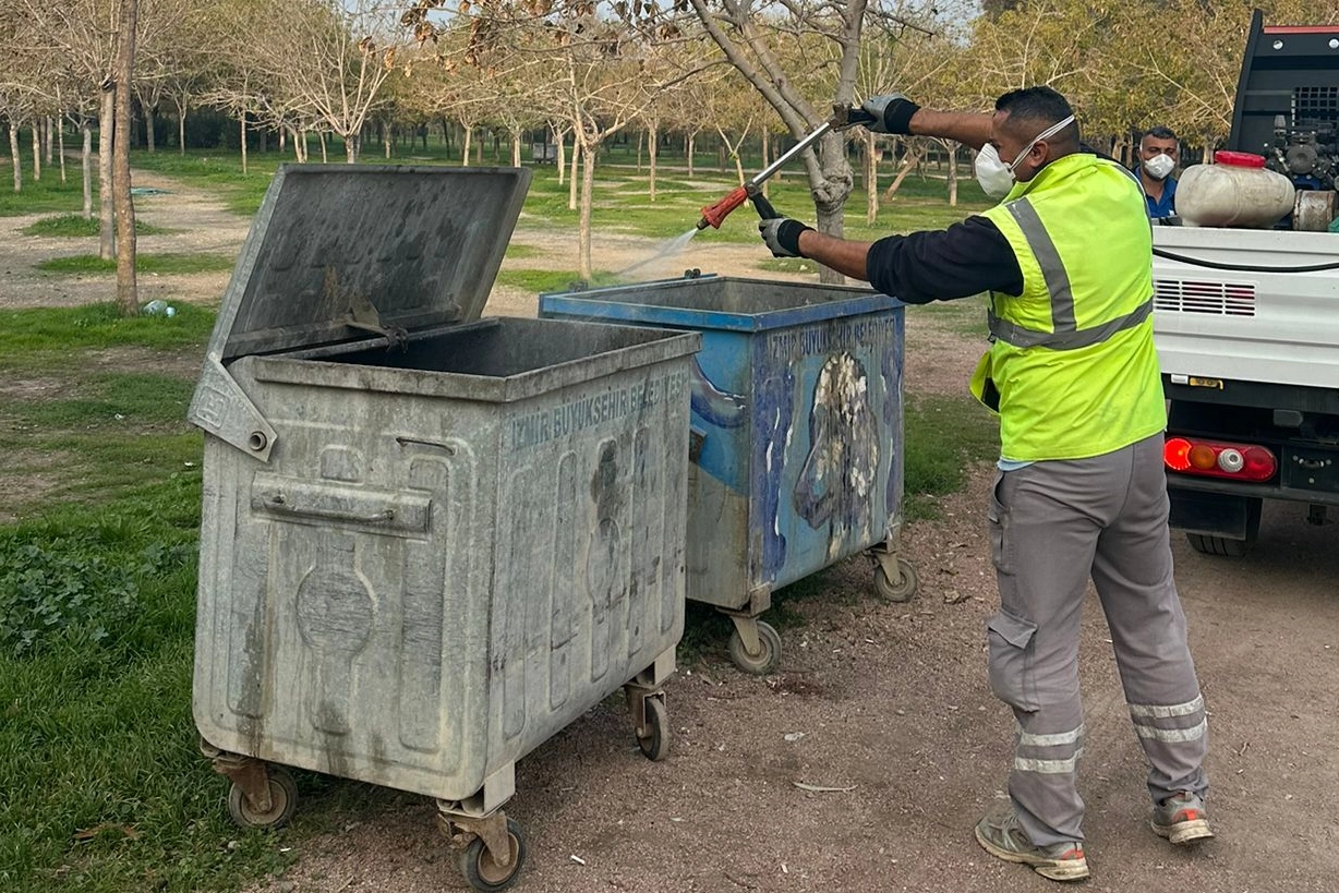 İzmir’de karasinekle yoğun mücadele