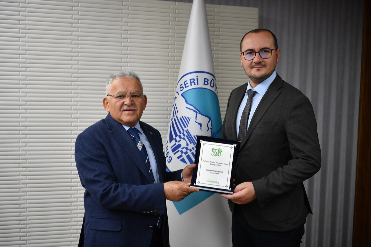 Kayseri Büyükşehir’de ‘dönüşüm’ ödülü