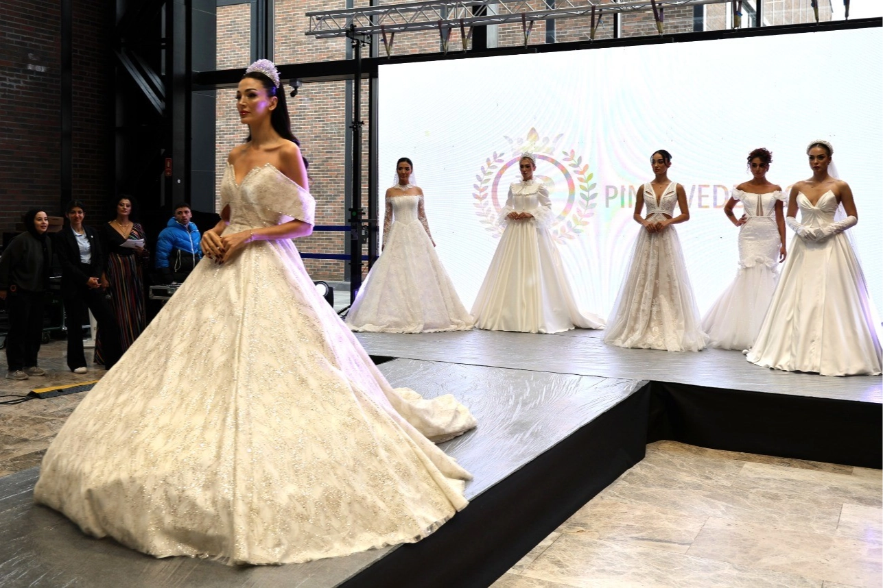 Kocaeli 3. Evlilik Fuarı’nda gelinlik ve bindallılar sahneye çıktı