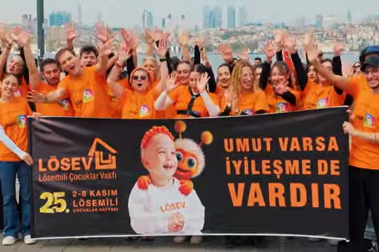 LÖSEV’den Üsküdar sahilinde danslı farkındalık