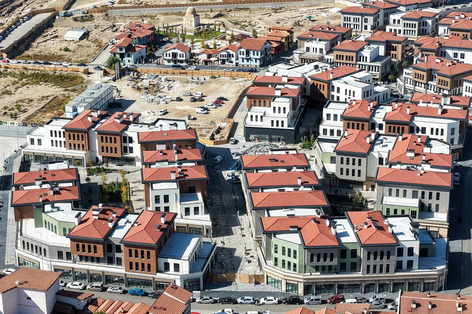 Meram’da Suriçi dönüşüme son rötuşlar… Louvre tarzı kubbe altında tarihi hamam canlanıyor!