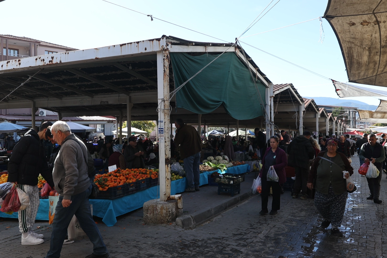 Muğla Büyükşehir Yatağan pazar yerini yeniliyor