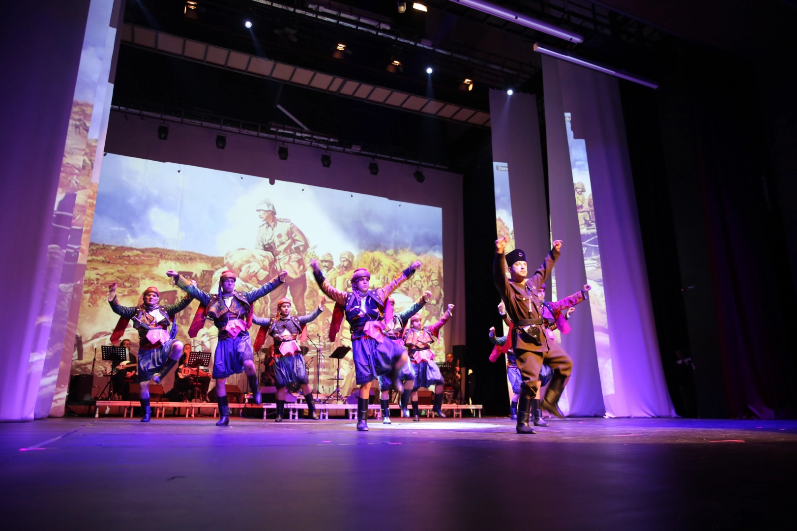 Muğla’da zeybek ve türkülerle Atatürk anıldı