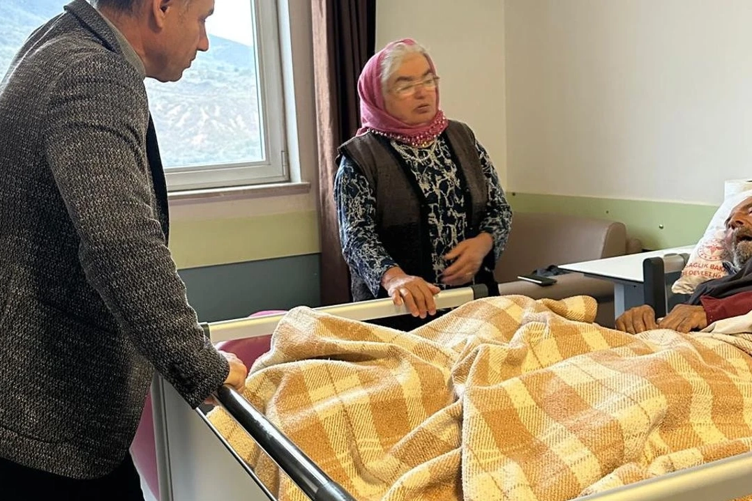 Reşadiye’de Başkan Ünal’dan hasta yatağı talebine anında müdahale