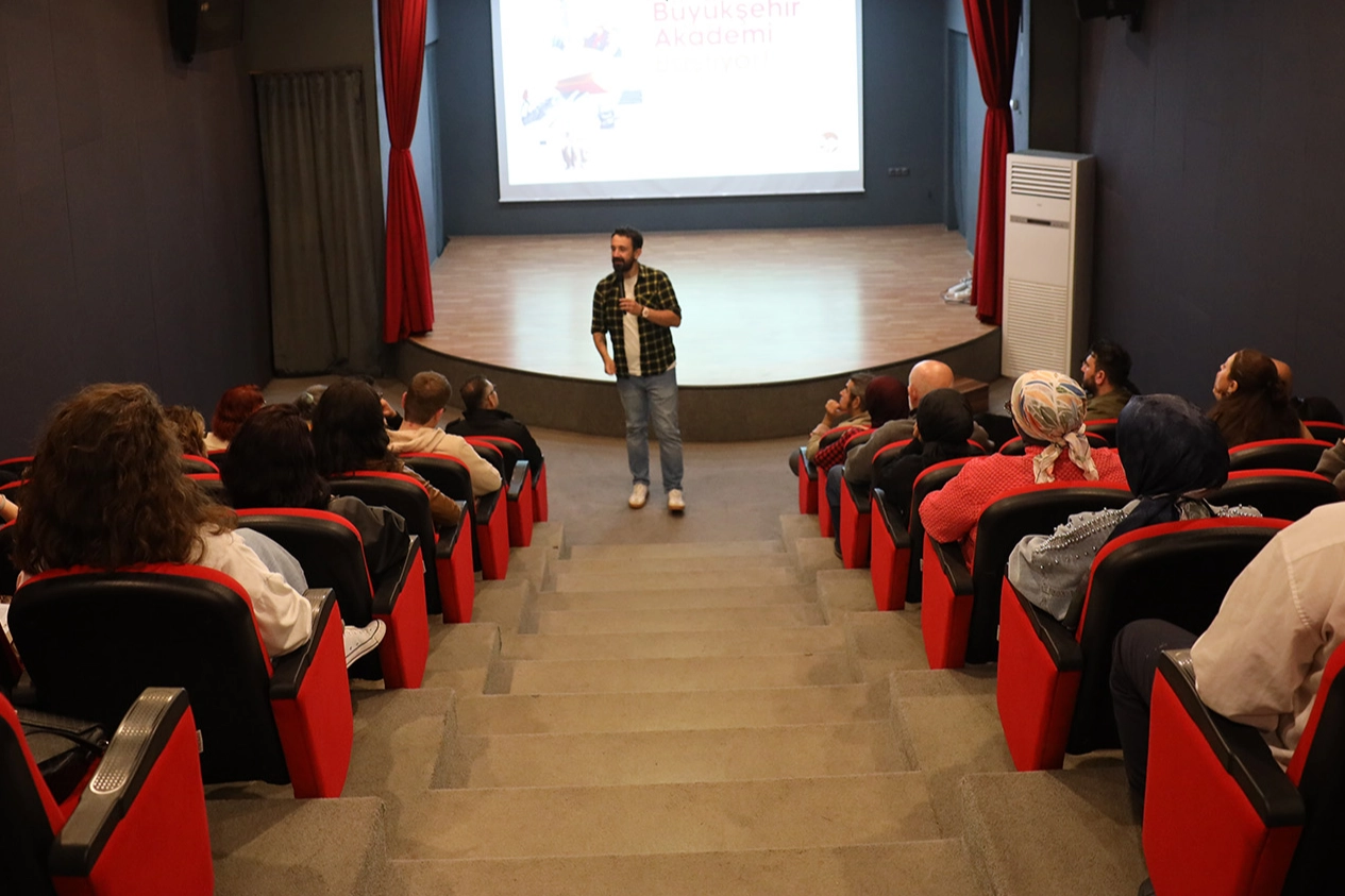 Sakarya Büyükşehir Akademi’den ‘sinema’ dersi