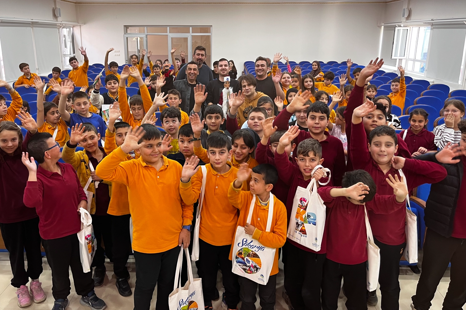 Sakarya’da çocuklar ‘Çok Bilmiş İbiş’ ile eğlendi