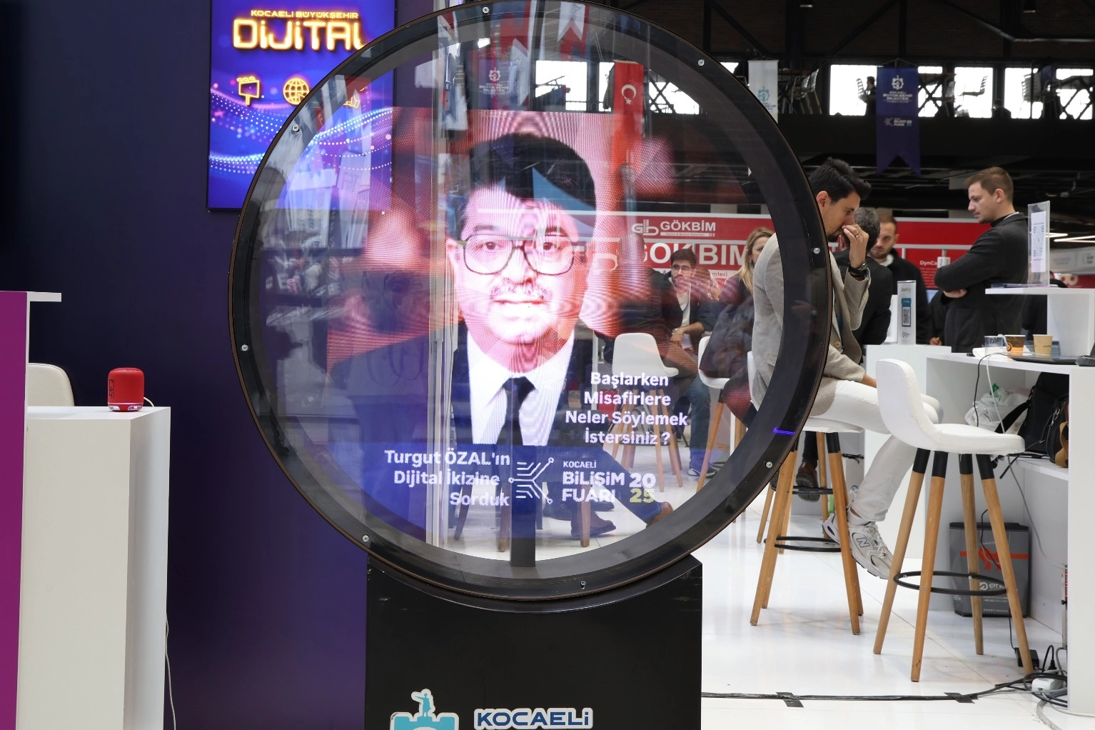 Turgut Özal hologram yöntemiyle Kocaeli Bilişim Fuarı’nda
