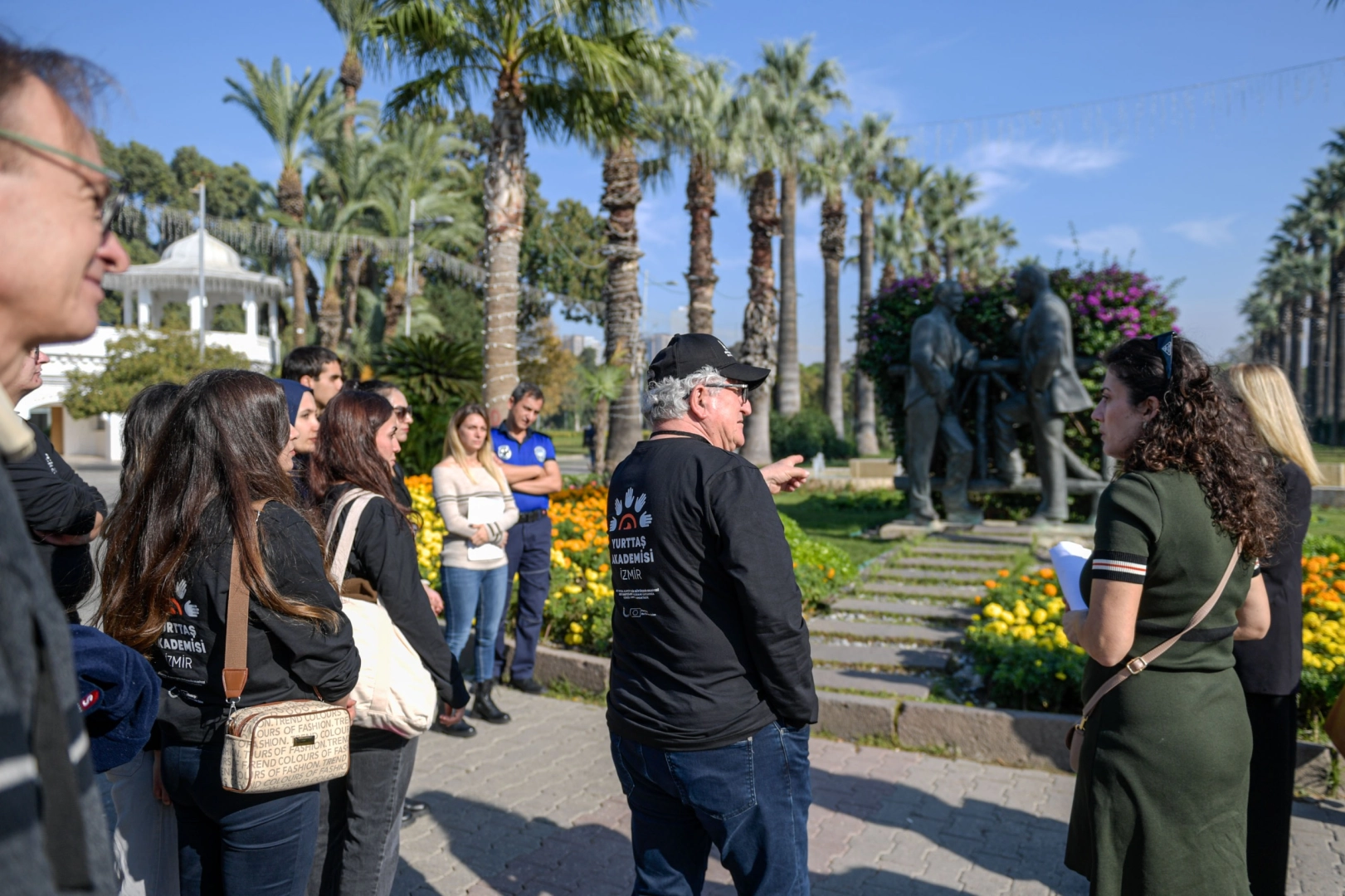 Türkiye’de ilk kez İzmir’de hayata geçirildi… Kent Denetçileri iş başında