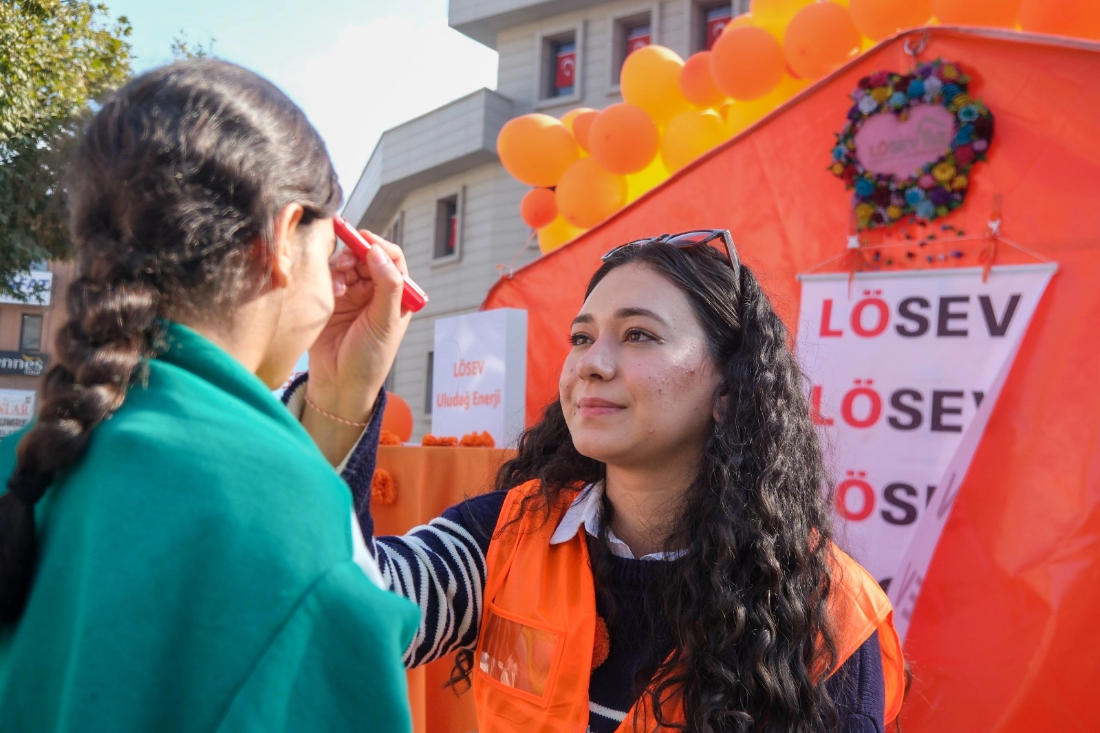 Uludağ Enerji ve LÖSEV ‘Turuncu Çadır’da buluştu