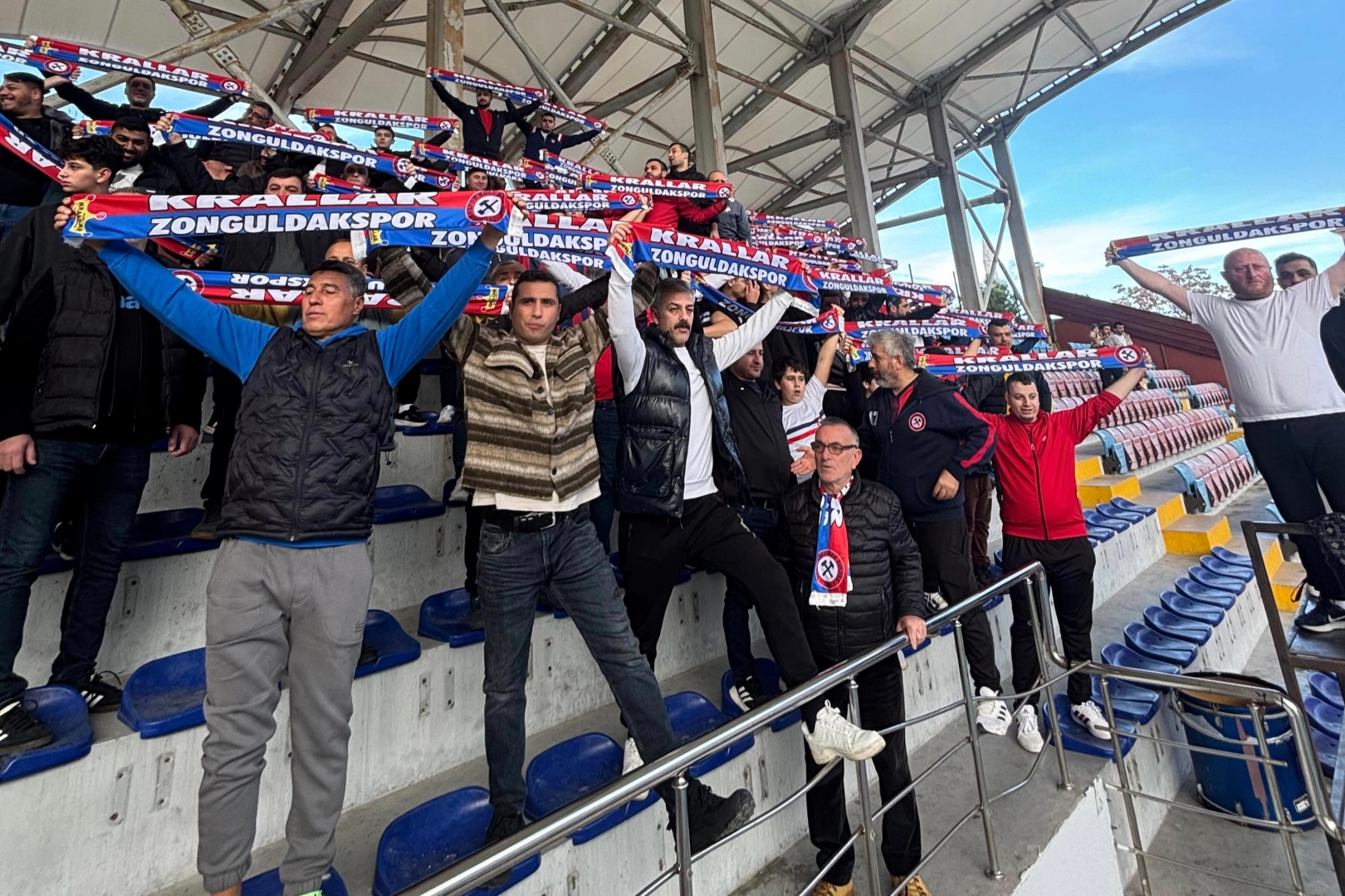 Almanya’dan Zonguldakspor’un taraftar grubu ‘Krallar’a anlamlı destek