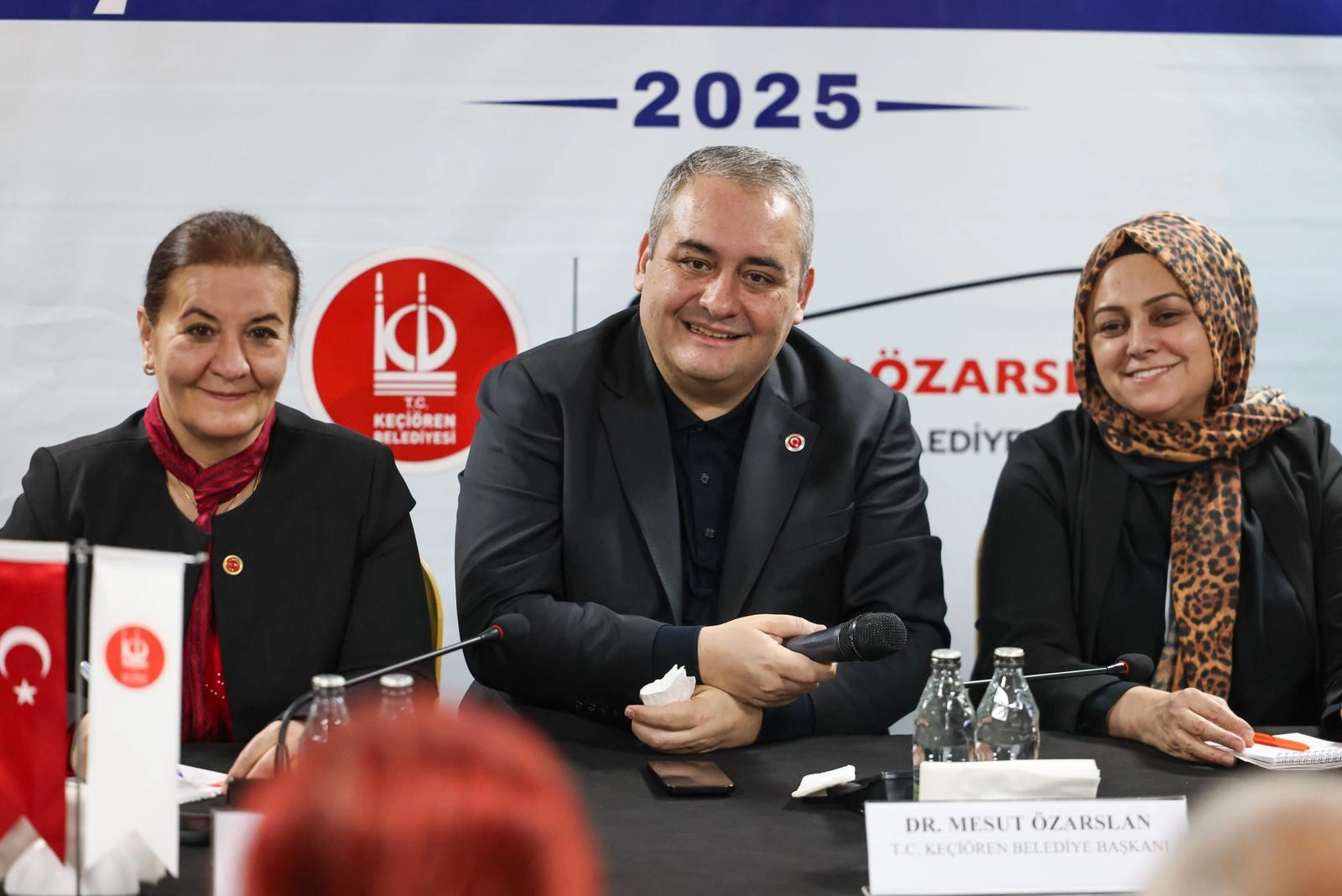 Ankara Keçiören’de Başkan Özarslan, mahallelinin taleplerini dinliyor