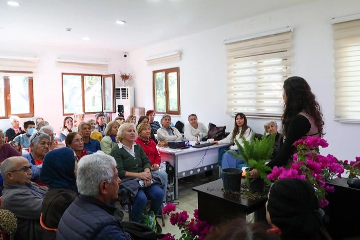 Antalya Büyükşehir’den yaş almış bireylere evde çiçek yetiştiriciliği eğitimi