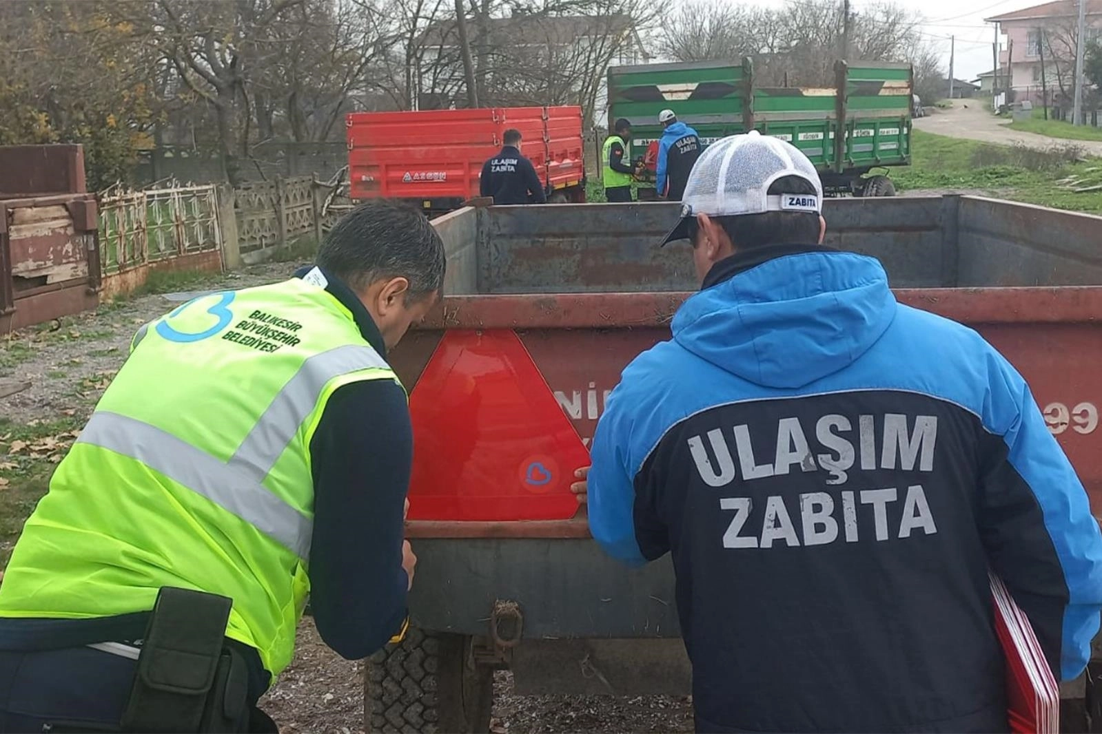 Balıkesir Büyükşehir’den Gönen’e reflektör desteği