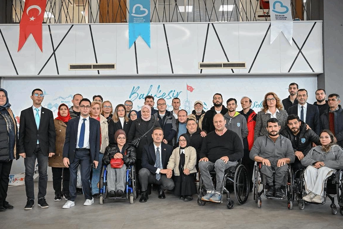 ”Balıkesir’de engelleri kaldırmak boynumun borcu”