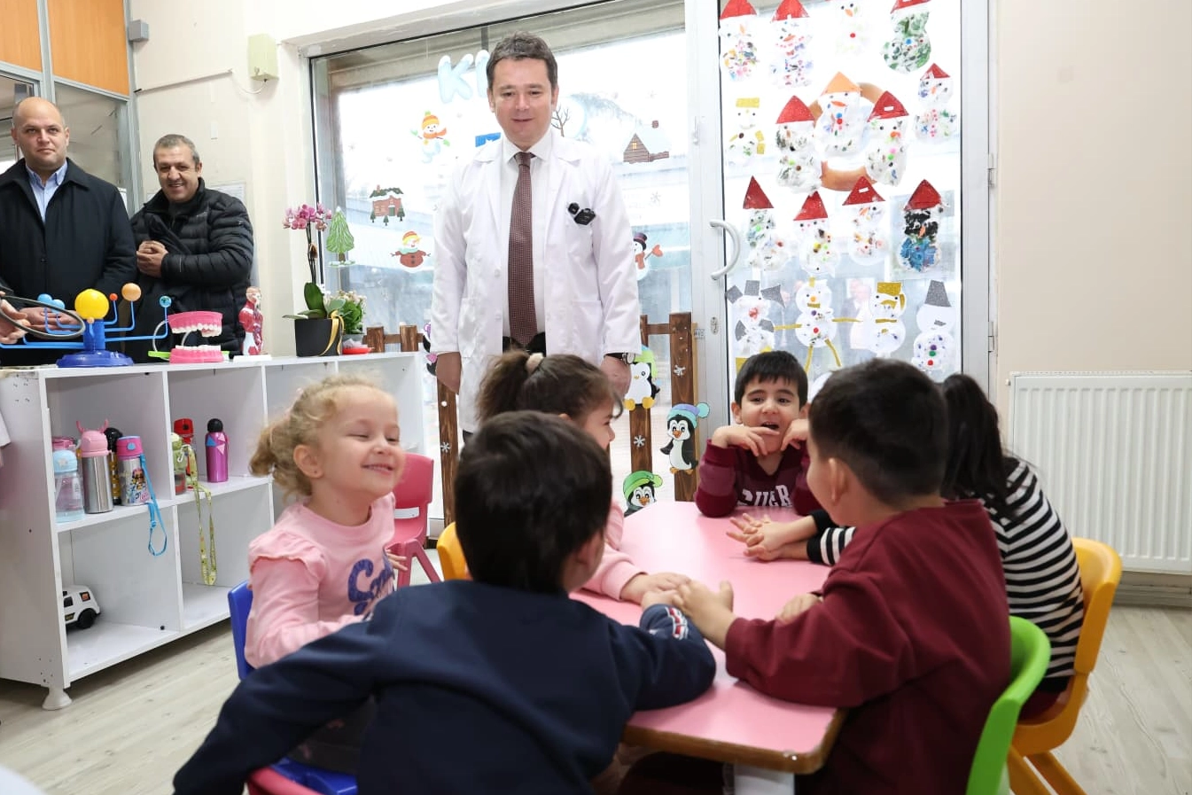 Bursa’da Başkan Erkan Aydın çocuklara mesleğini tanıttı