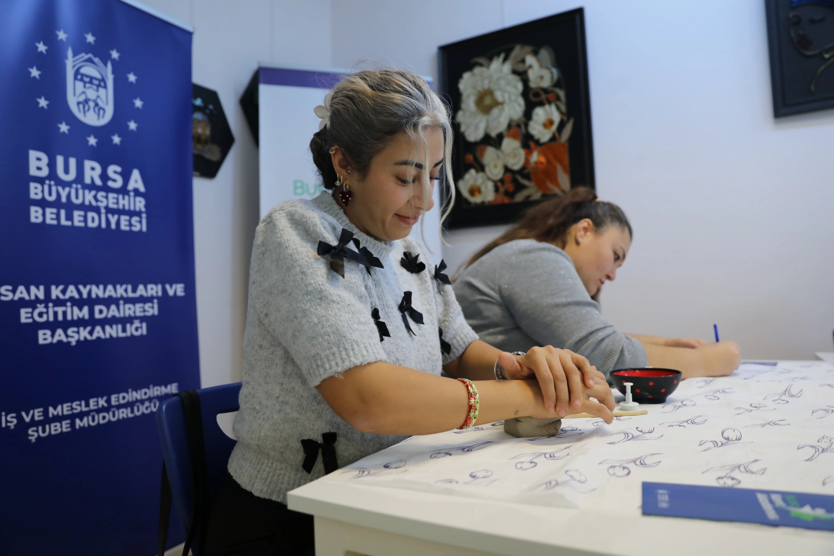 Bursa’da engel tanımayanlar için seramik atölyesi