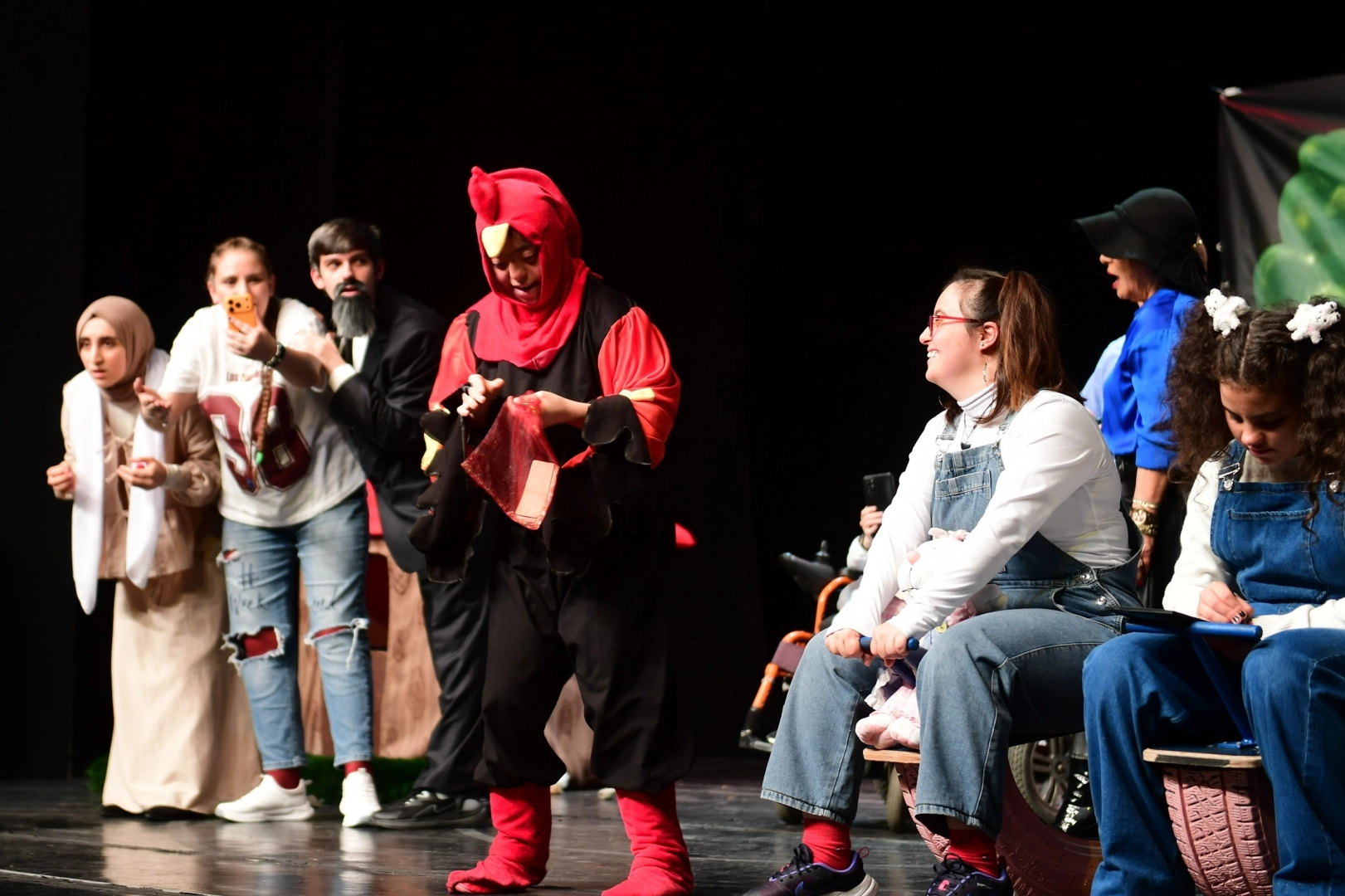 Bursa Osmangazi’de engelliler ilk kez sahneye çıktı