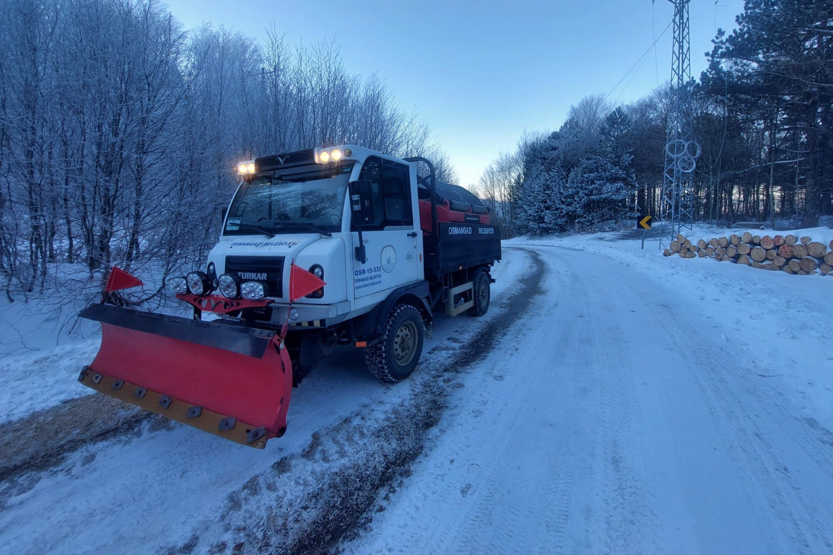 Bursa Osmangazi’de kar sonrası seferberliği