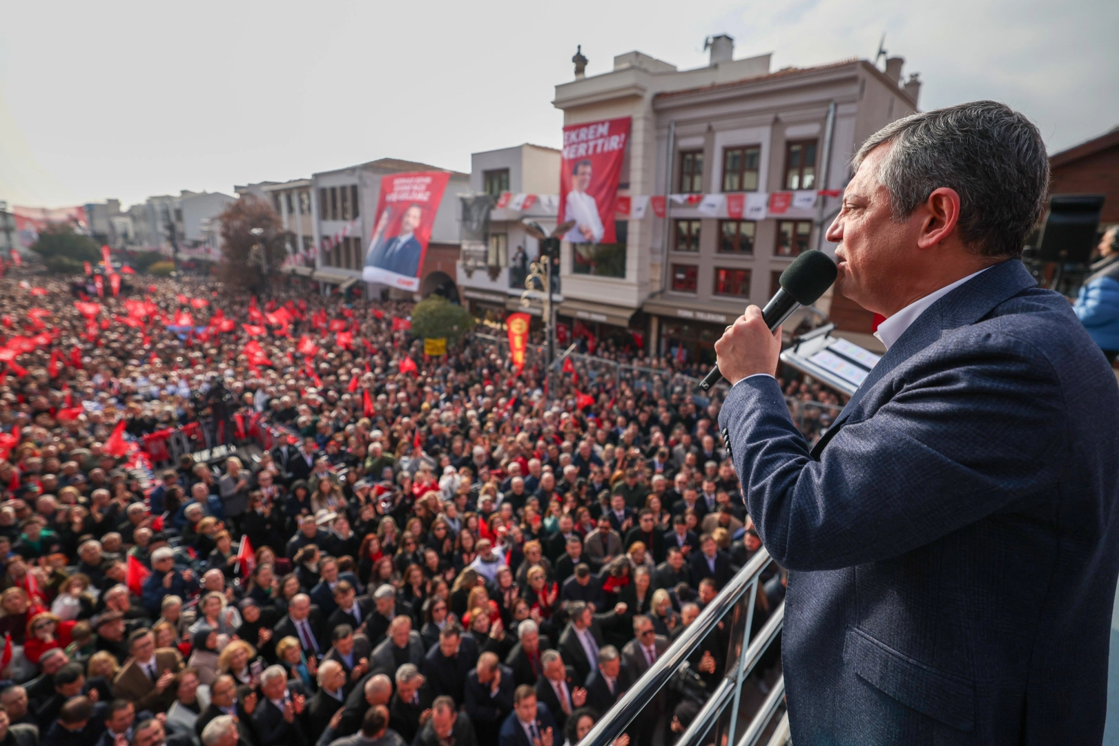 CHP lideri Özgür Özel Edirne’den iktidara yüklendi: Salonların partisi değil, meydanların partisiyiz