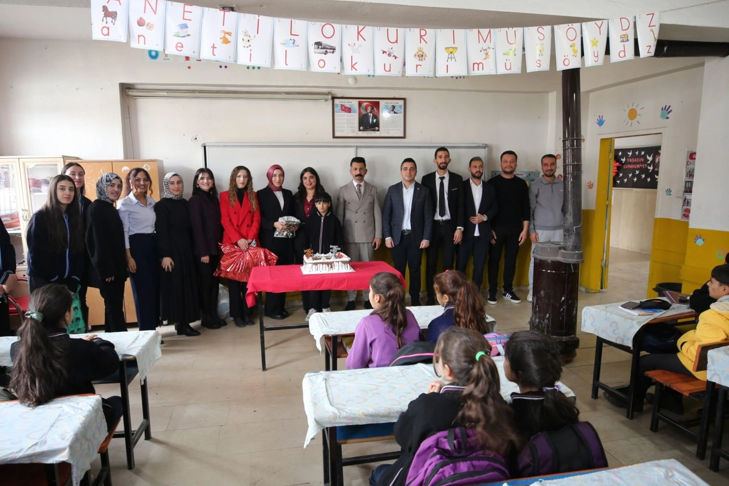 Çocuklara “İyi ki doğ-Muş” ile sürpriz ziyaret