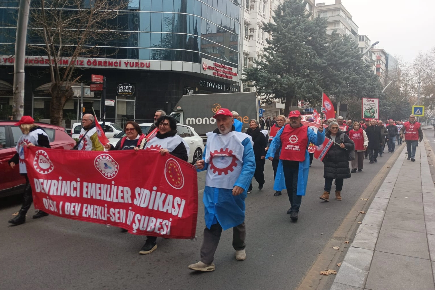 Emekliler Samsun’dan Ankara’ya yürüdü… Tandoğan Meydanı’nda hak mücadelesi