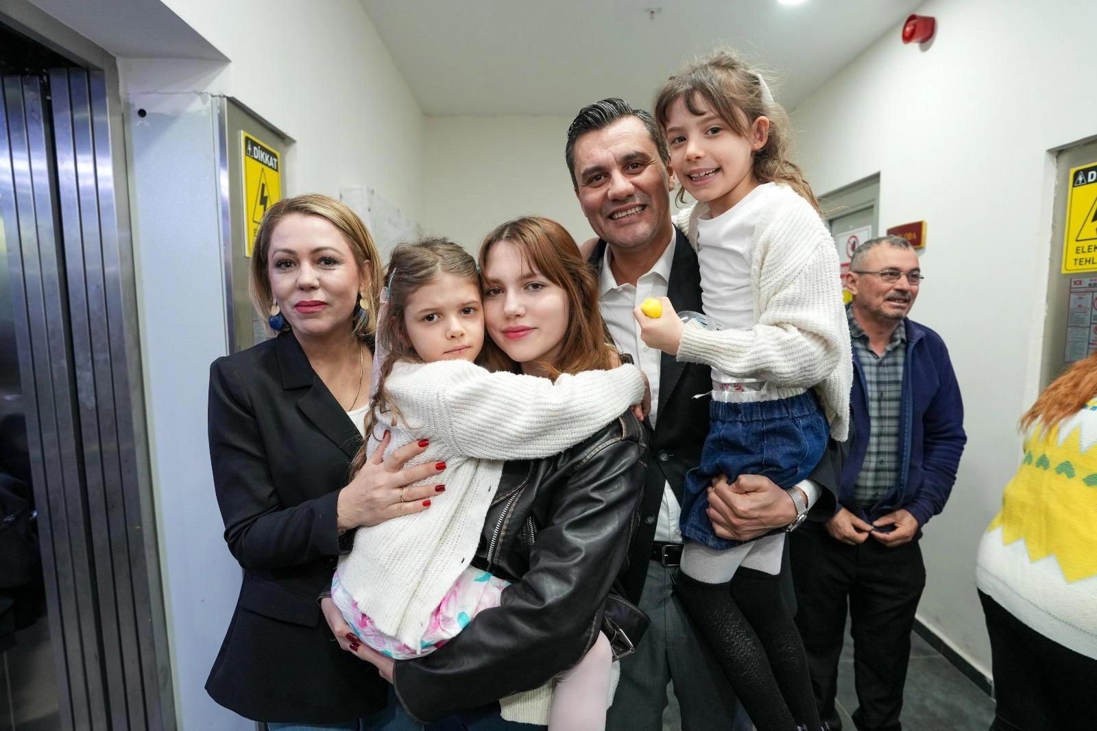 Ferdi Zeyrek Vakfı’ndan kırsaldaki çocuklara ‘kışlık kıyafet’ desteği