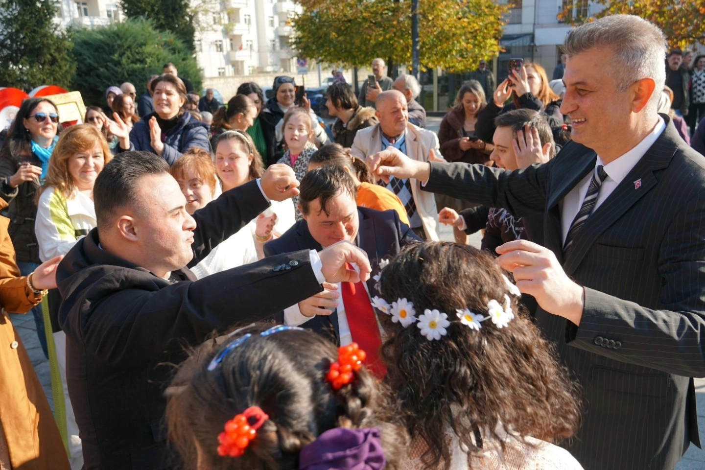 Gölcük’te engelli bireyler renk kattı