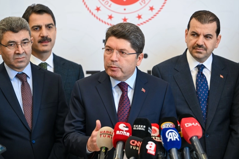 ‘İmralı’ya villa yapılıyor’ iddiasına Bakan Tunç’tan net yalanlama