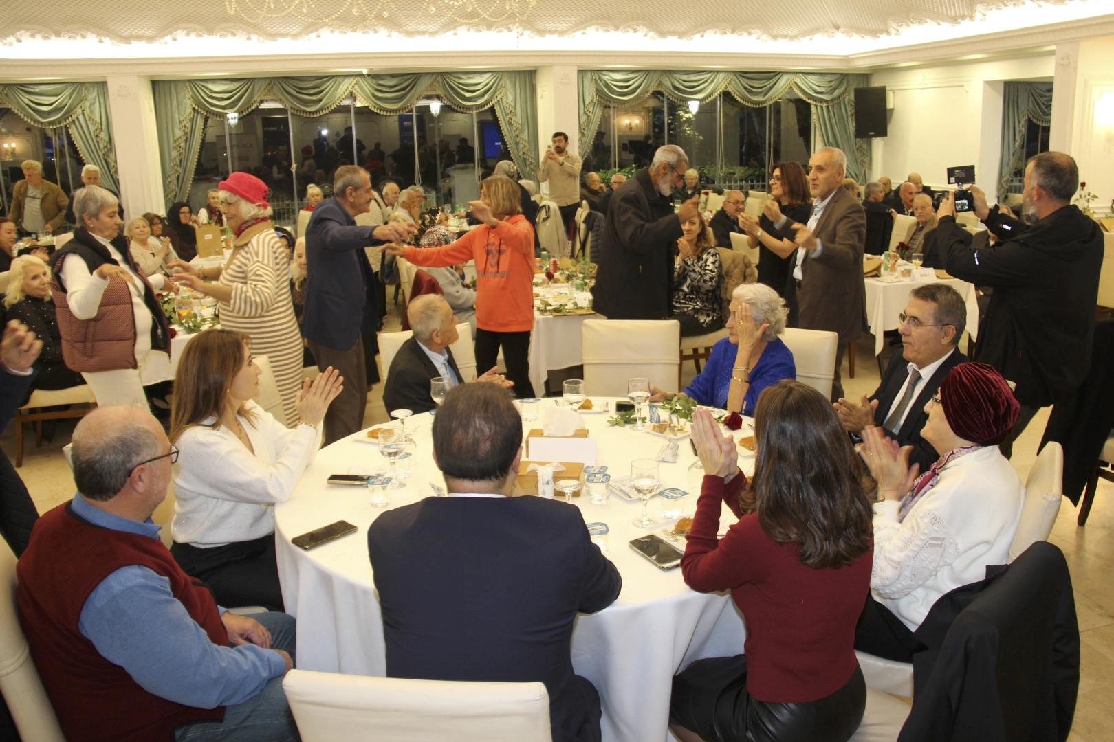 İstanbul’da Darülaceze’de erken yeni yıl yemeği