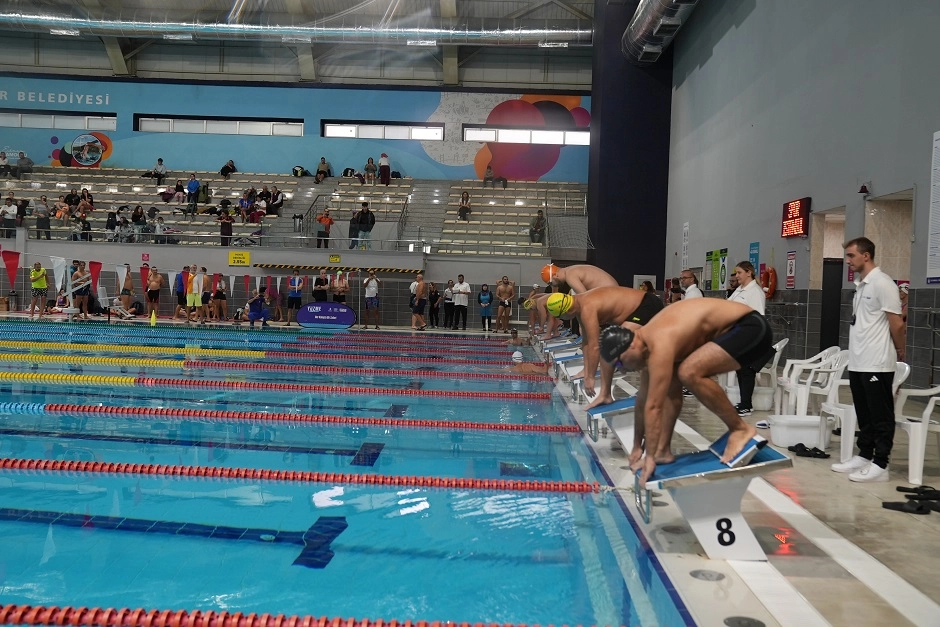 İstanbul’da şampiyonluğa kulaç attılar