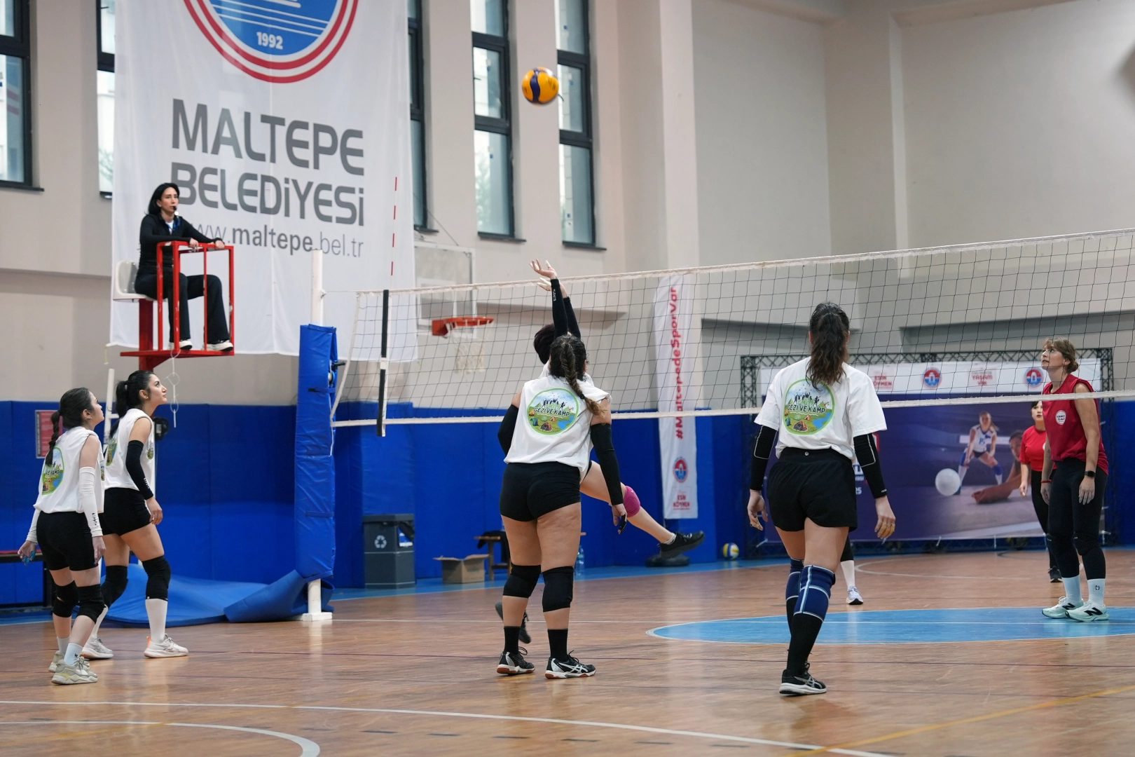 İstanbul Maltepe’de kadınlar şiddeti ‘blok’ladı