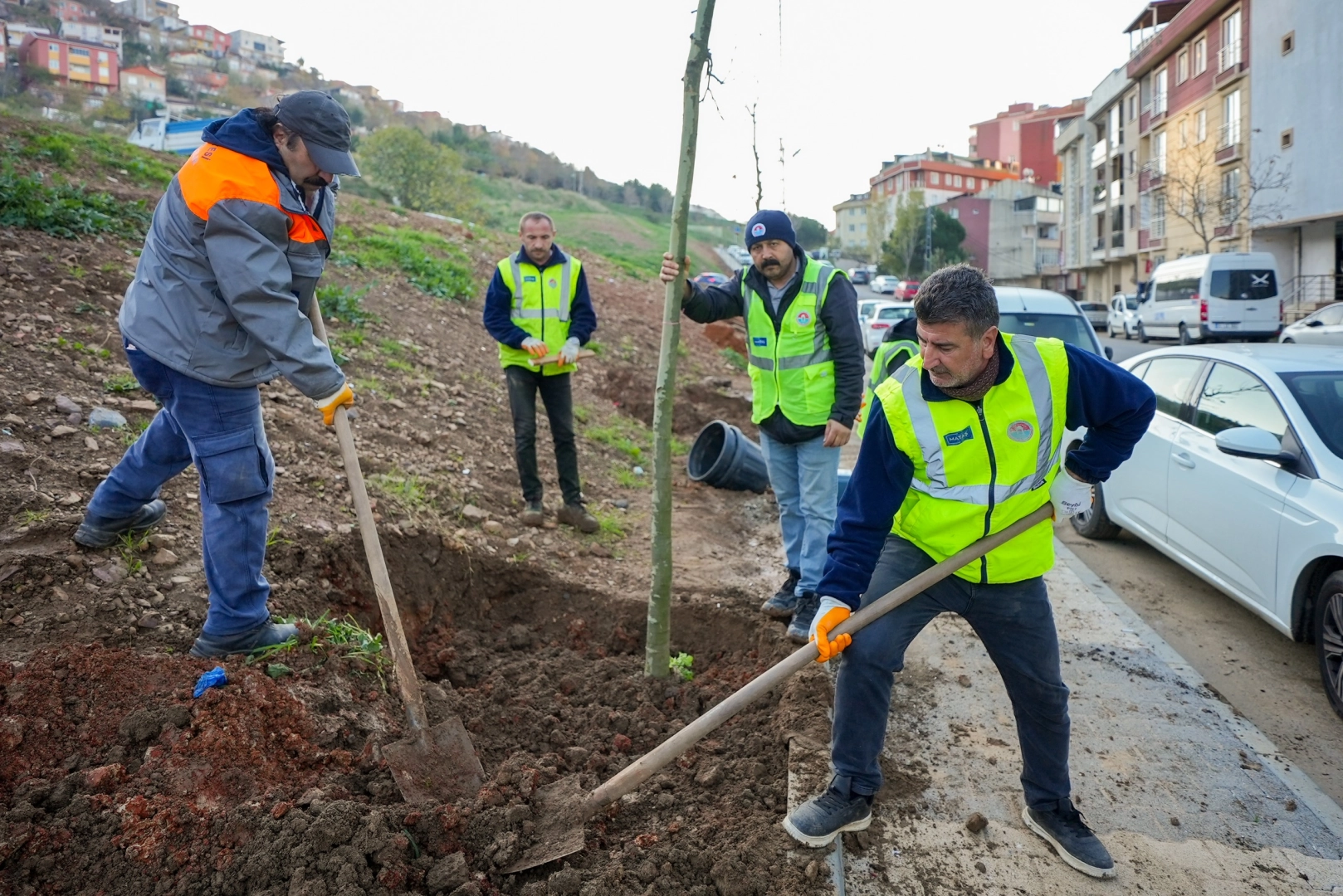 İstanbul Maltepe’de Zümrütevler’in parkları geri dönüşümle yenileniyor