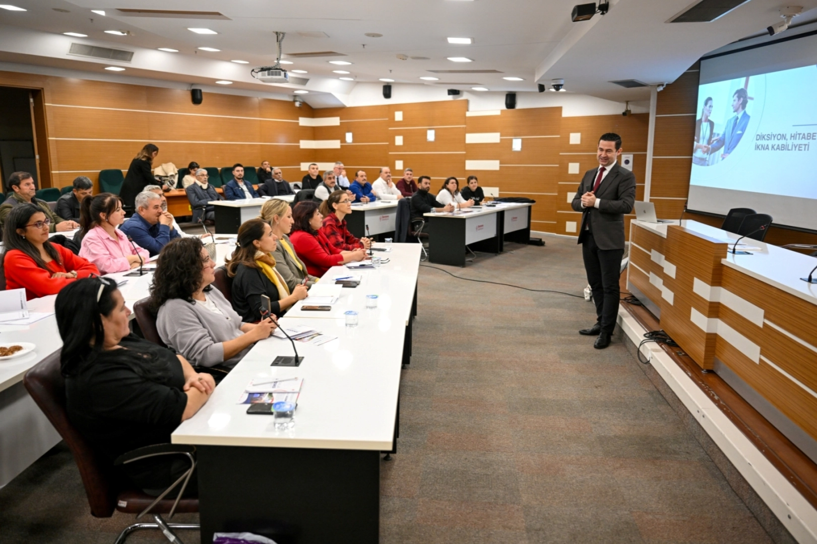 İzmir’de Bornova Muhtarlar Akademisi başladı