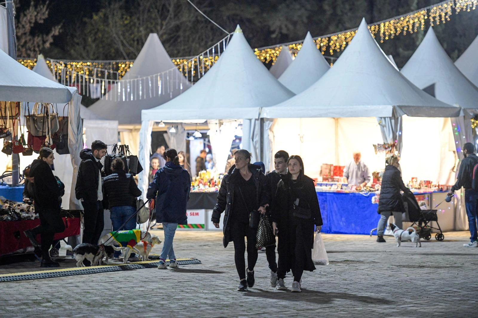 İzmir’de Kültürpark’a yeni yıl ruhu geldi