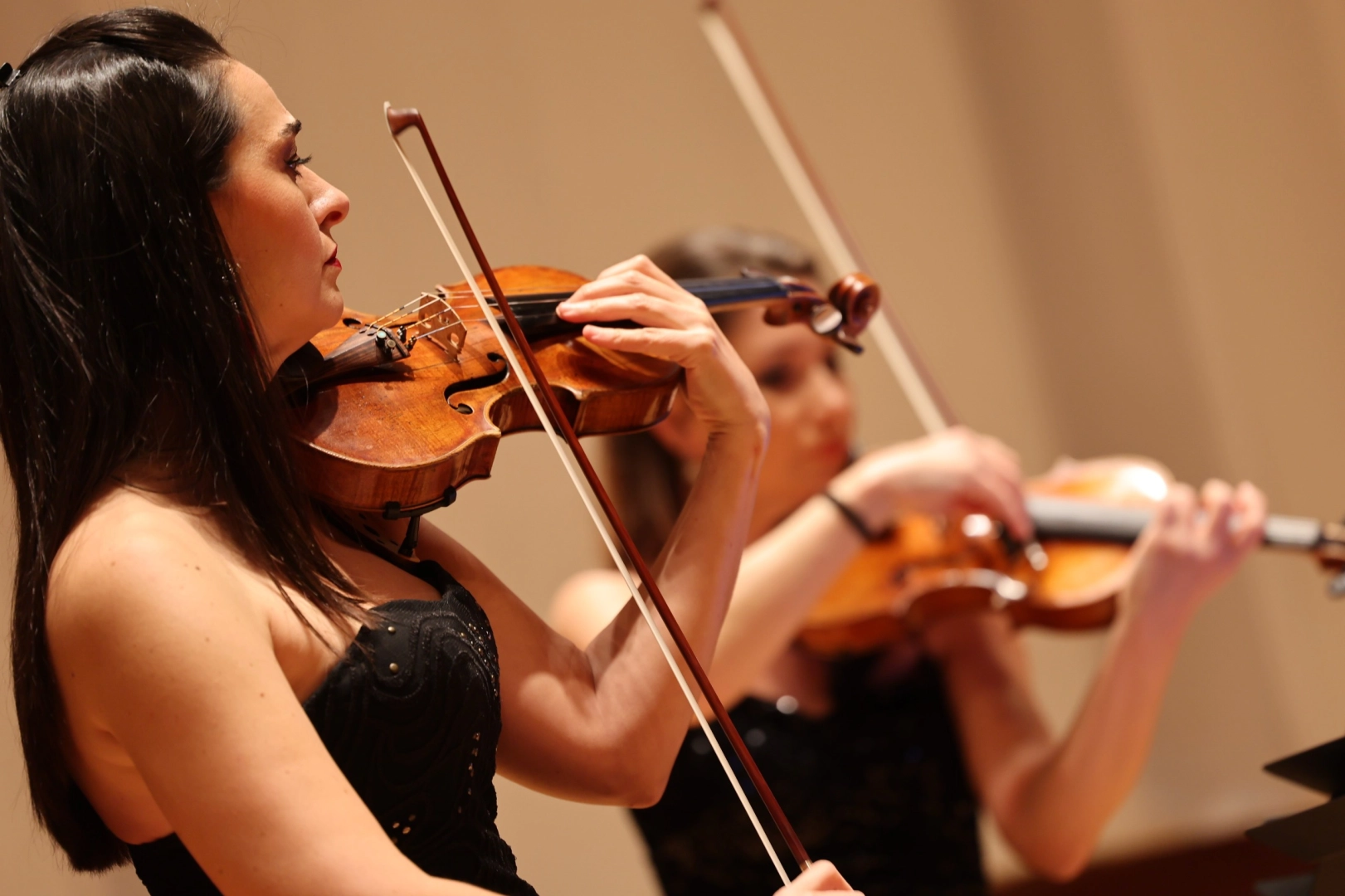 İzmir’de Türk bestecilerinin eserleri ayakta alkışlandı